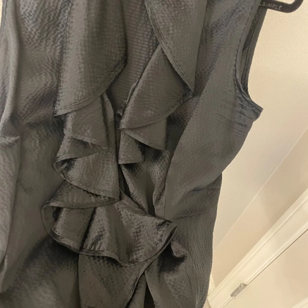 TORY BURCH Black  Kathleen Silk Ruffled V Neck Sleeveless Blouse Size 10